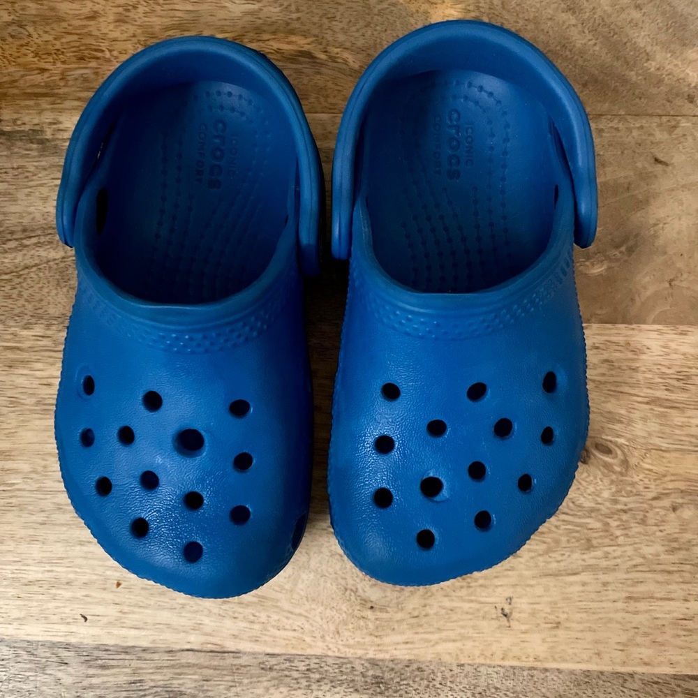 Toddler Colbalt Blue size 7 Crocs